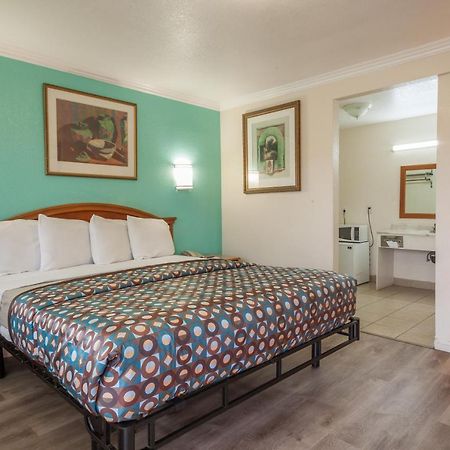 Vagabond Inn Hemet Buitenkant foto