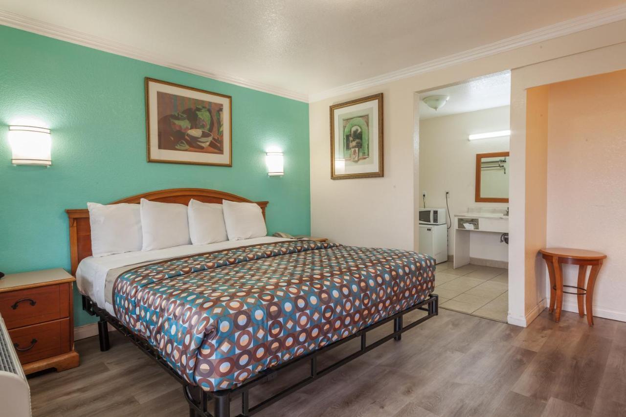 Vagabond Inn Hemet Buitenkant foto